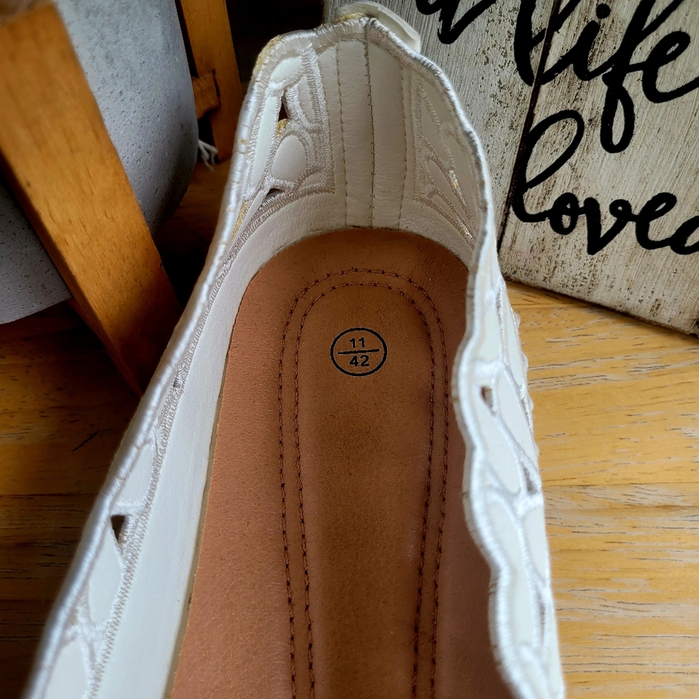 HEAWISH Women’s Daisy Ballet Flat - Picture 6 of 10